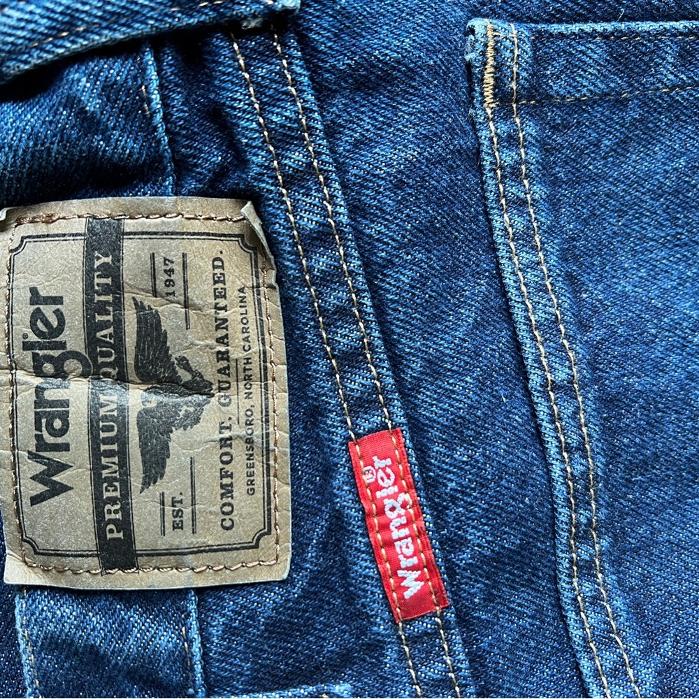 Wrangler Blue Classic Denim Jeans with Contrast Stitching 42x30